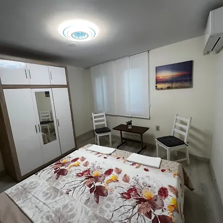 アパート луксозен двустаен апартамент лермонтов 48 ブルガス