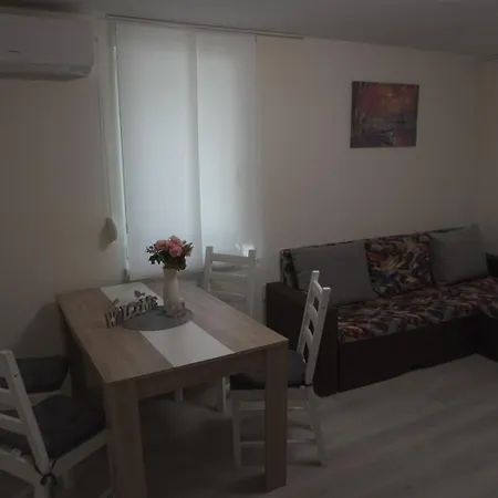 луксозен двустаен апартамент лермонтов 48 * Burgas Stad